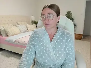 Vika73  live sex cam