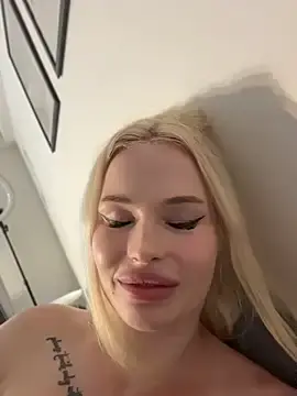 Vladamais  live sex cam