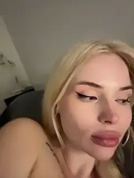 Vladamais  live sex cam