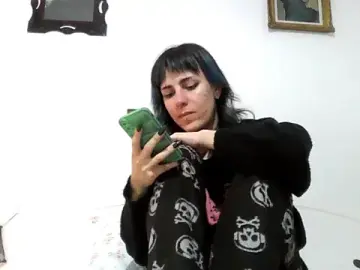 XeniaHildman  live sex cam