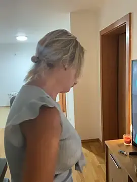LenaDeluxe  live sex cam