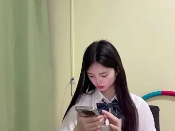 Nicole-13  live sex cam