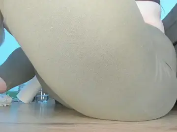 Squirtlady38  live sex cam