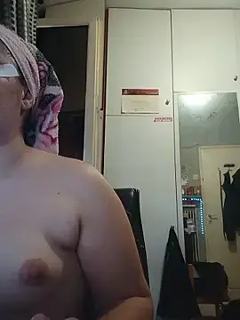 LittleEm2  live sex cam