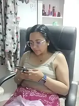 Nyla_x  live sex cam