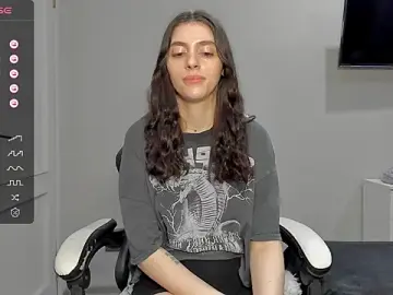 Broosnica1  live sex cam