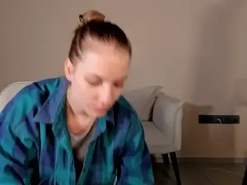ShaniParisi  live sex cam