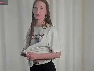 Lyne18  live sex cam