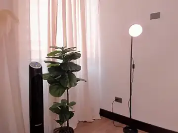 LiaPearce  live sex cam