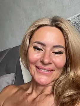 Tania201243  live sex cam
