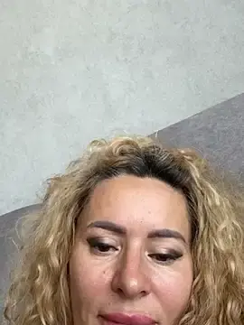 Tania201243  live sex cam