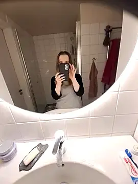 Innojuica  live sex cam