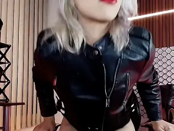 Missdarklady  live sex cam