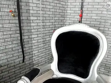 Briana_24  live sex cam