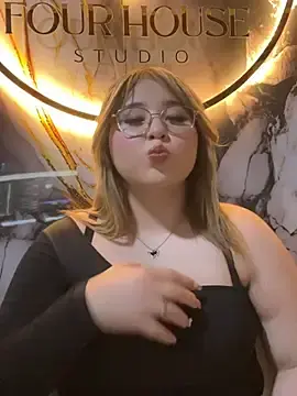 Mia-Laurentt  live sex cam