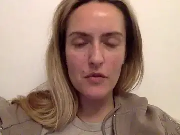 AvaPleasure  live sex cam
