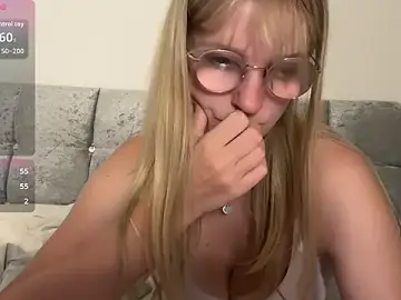 BustyKellyXXX  live sex cam