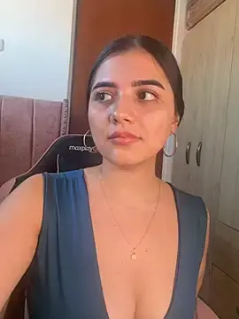 Estrella22  live sex cam