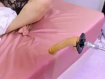 Issys_milf  live sex cam