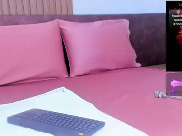 Issys_milf  live sex cam