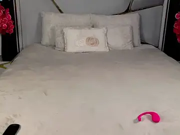 KenyaCruz  live sex cam