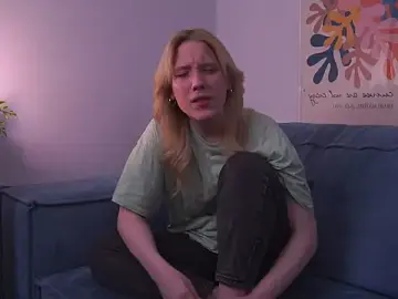 GwynLuzzi  live sex cam