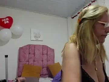 Esmeraldaladys  live sex cam