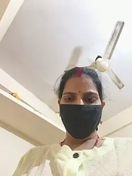 Cuty_ruhani  live sex cam