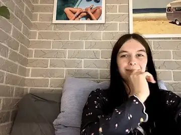 LaraDraggoo  live sex cam