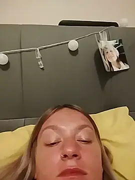NinaHola  live sex cam