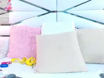 YesyHills  live sex cam