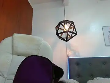 Luna__petit  live sex cam