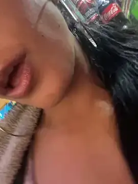 Skinytwin  live sex cam