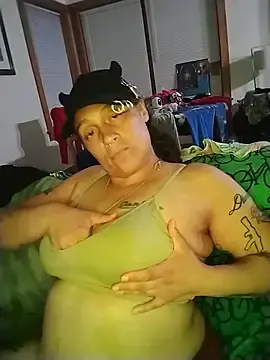 Sluttycatwomen  live sex cam