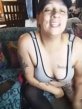 Sluttycatwomen  live sex cam