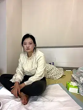 Nora-zz  live sex cam