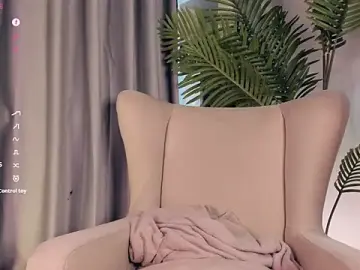 SilentHowl  live sex cam