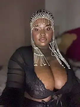 QUEEN_NOBUHLE_FEMDOM_777  live sex cam