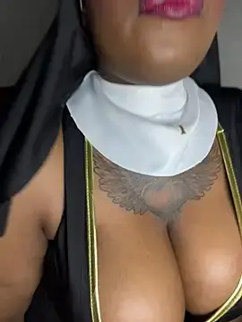 QUEEN_NOBUHLE_FEMDOM_777  live sex cam