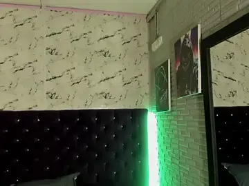 Yaluz_Naugthy  live sex cam