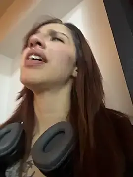 Elodie_rouge  live sex cam