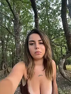 Adelle33  live sex cam