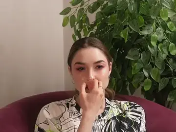 MinnieWerthman  live sex cam