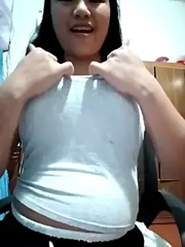 Na_na90  live sex cam