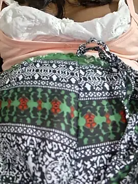 Vaika  live sex cam