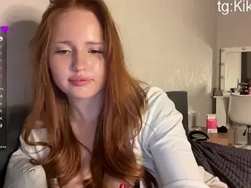 Kikiborny  live sex cam