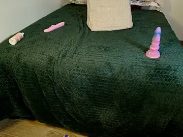 Raivenmoonn  live sex cam