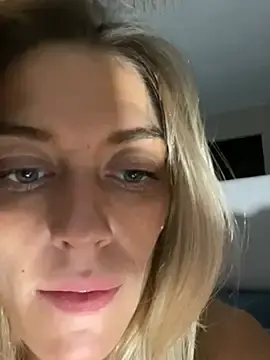 Bellalolahot  live sex cam