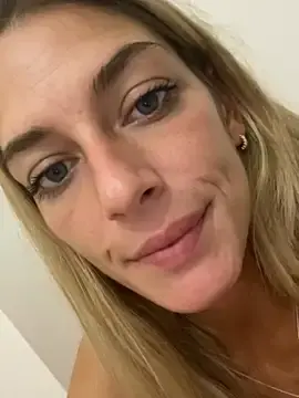 Bellalolahot  live sex cam