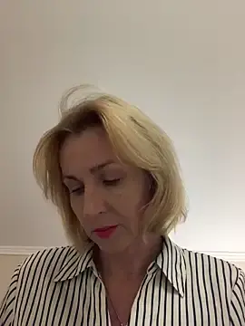 VeltaMur975  live sex cam